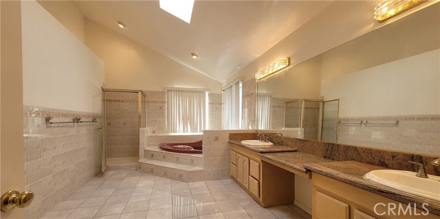 MLS #WS25120615 image #17