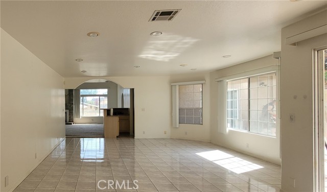 MLS #WS25120615 image #9