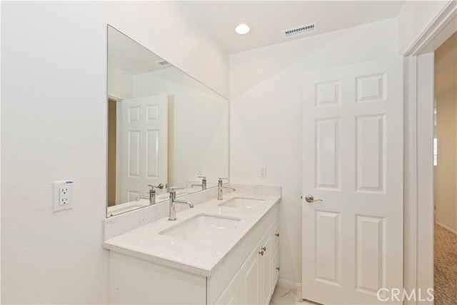 MLS #WS25121712 image #10