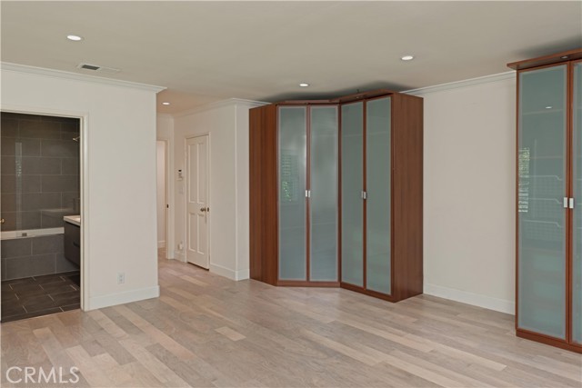 MLS #WS25142252 image #8