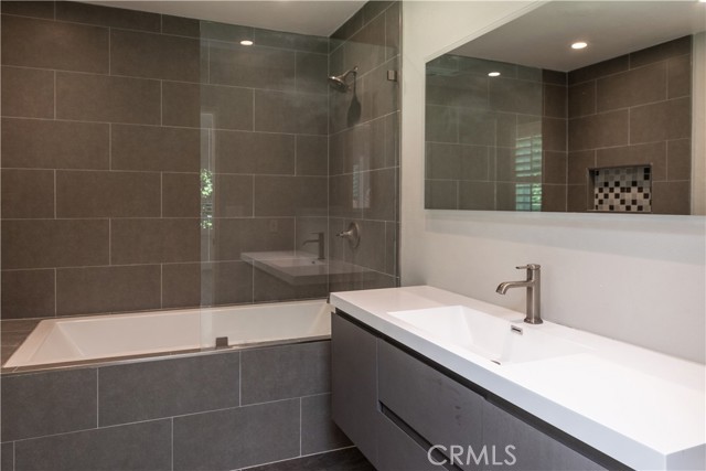 MLS #WS25142252 image #9