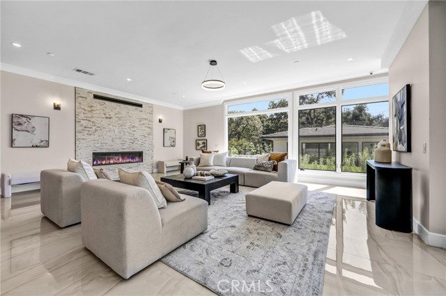 MLS #WS25143365 image #9