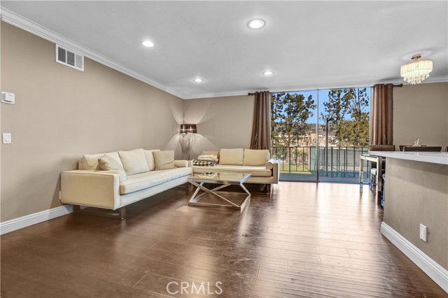 MLS #WS25144286 image #1