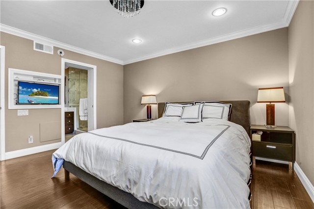 MLS #WS25144286 image #8