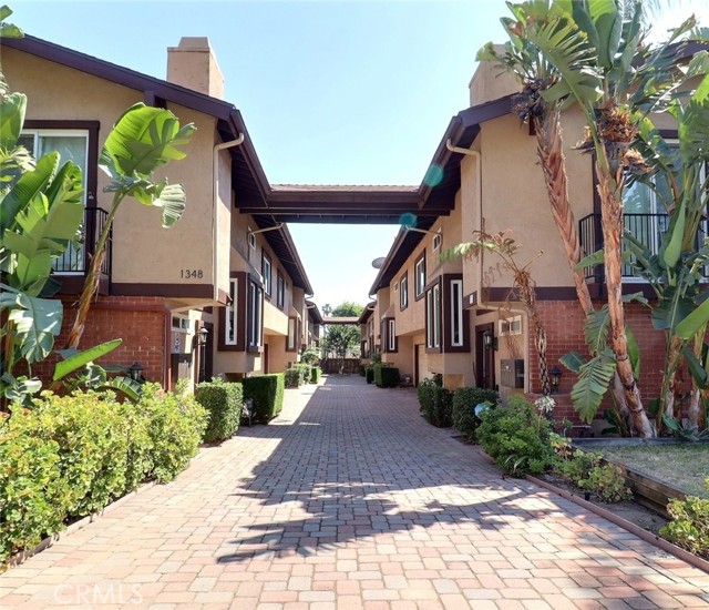 MLS #WS25149362 image #0