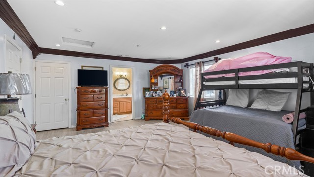 MLS #WS25154773 image #16