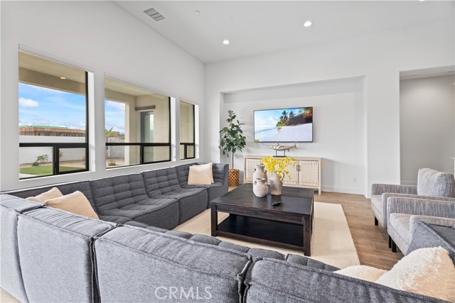 MLS #WS25167538 image #6