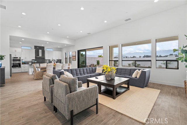 MLS #WS25167538 image #7