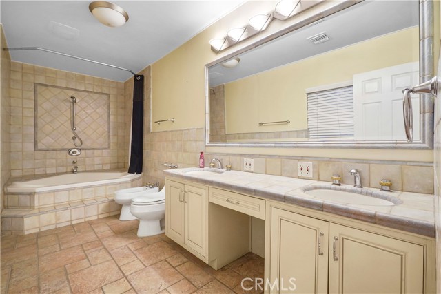 MLS #WS25168878 image #15