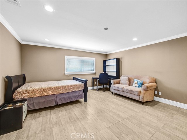 MLS #WS25171700 image #9