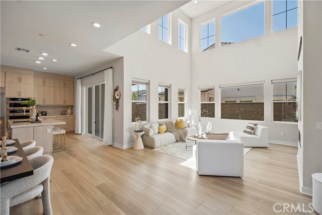 MLS #WS25172009 image #1