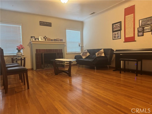 MLS #WS25176704 image #4