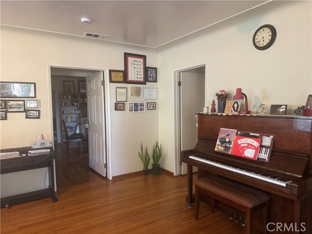 MLS #WS25176704 image #6