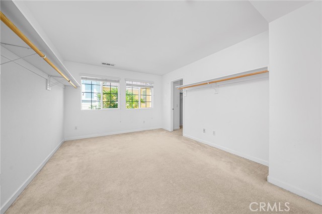 MLS #WS25176865 image #9