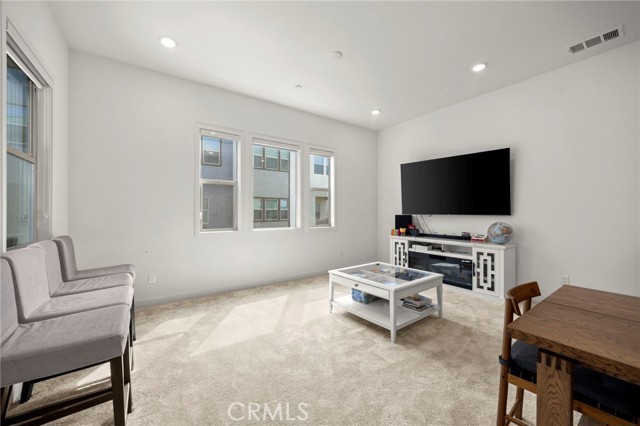 MLS #WS25176980 image #14