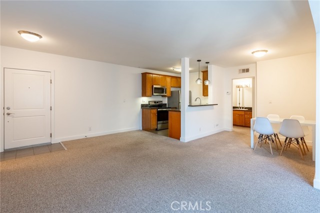 MLS #WS25177316 image #1