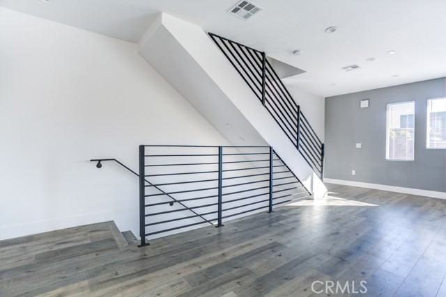 MLS #WS25184930 image #10