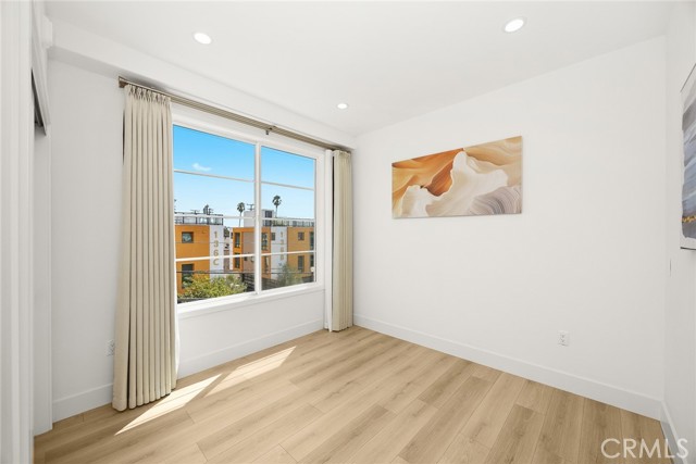 MLS #WS25187553 image #13