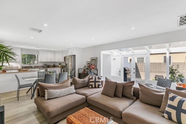 MLS #WS25192117 image #2