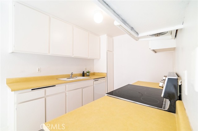 MLS #WS25198490 image #8