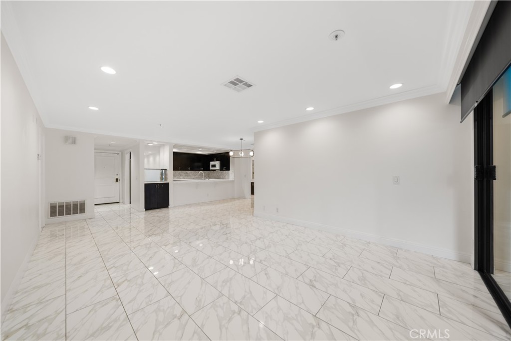 MLS #WS25199016 image #8