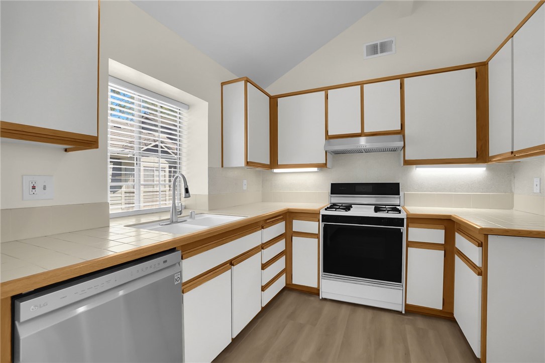 MLS #WS25201554 image #5