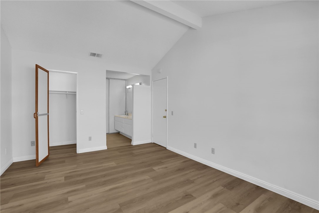 MLS #WS25201554 image #9