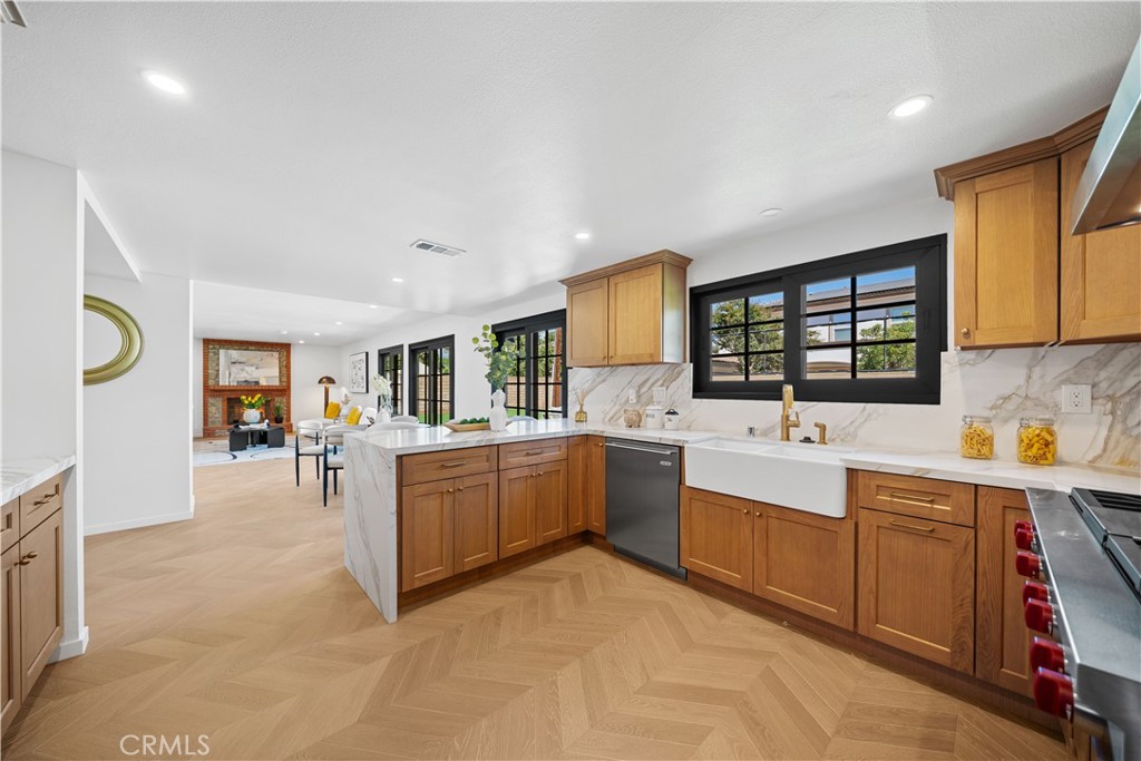 MLS #WS25201818 image #13