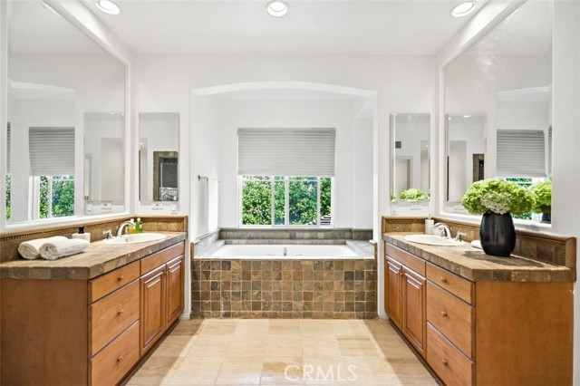 MLS #WS25208159 image #22