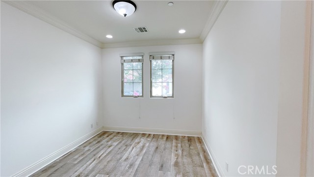 MLS #WS25214352 image #11