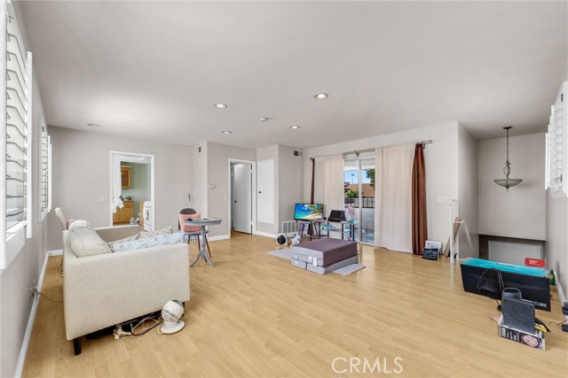 MLS #WS25217193 image #1