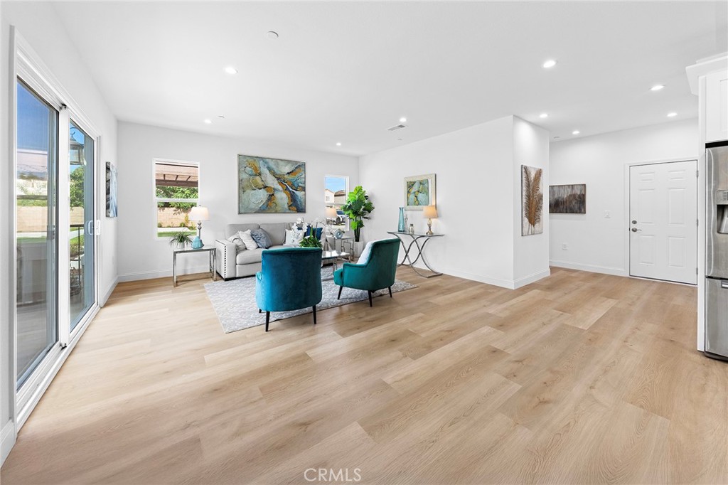 MLS #WS25218060 image #10