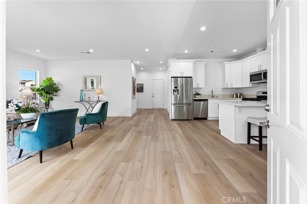 MLS #WS25218060 image #9