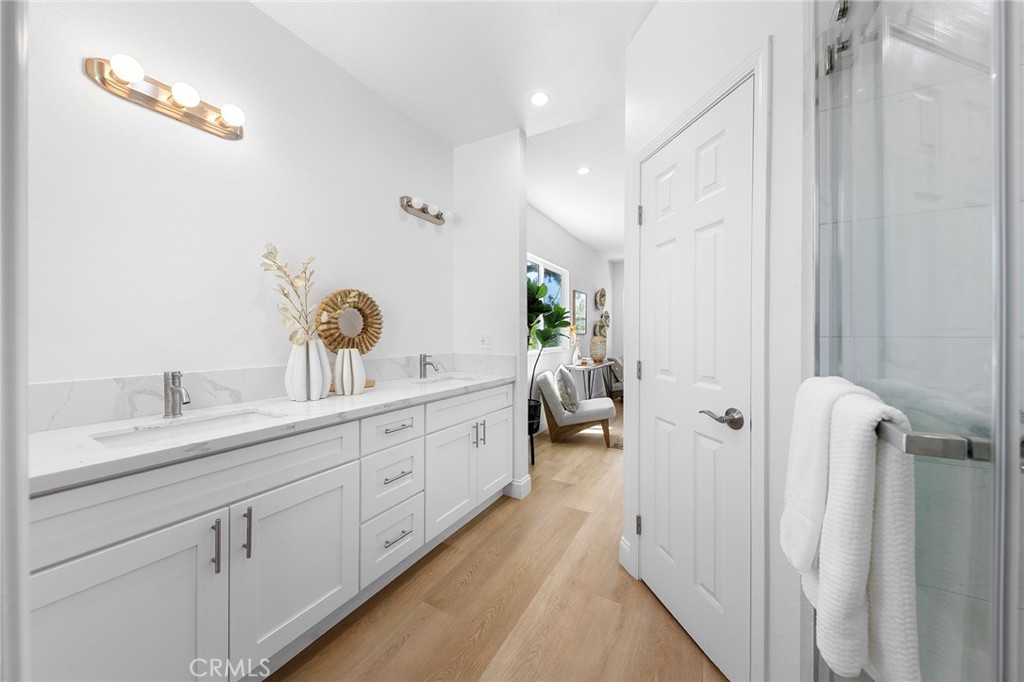 MLS #WS25218065 image #32