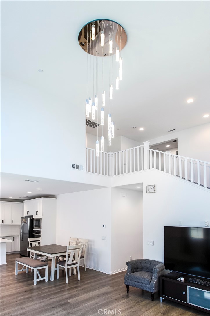 MLS #WS25220013 image #2