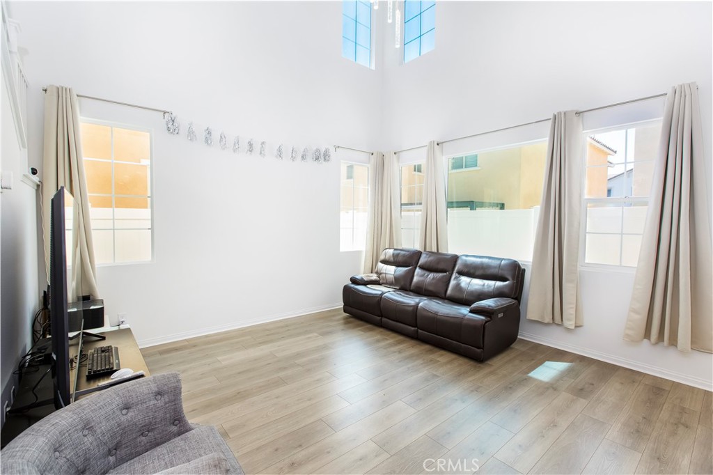 MLS #WS25220013 image #8