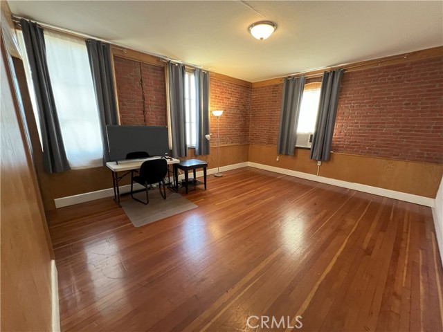 MLS #WS25220660 image #9