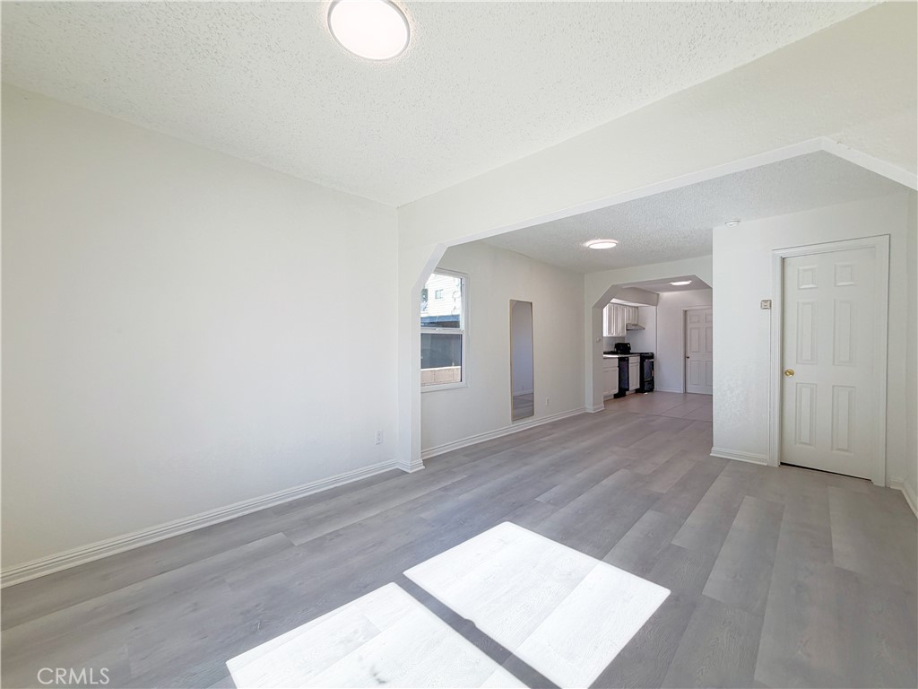 MLS #WS25220998 image #0