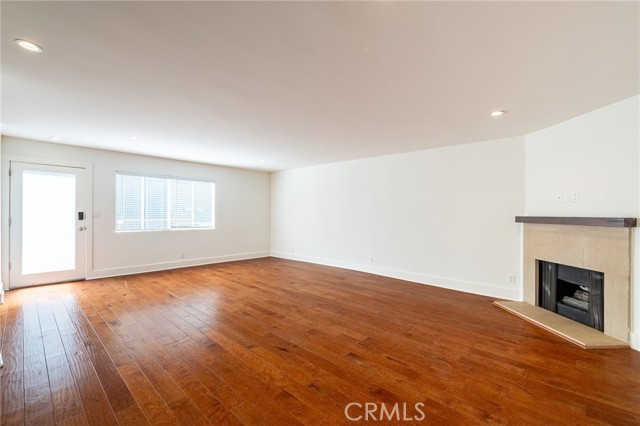 MLS #WS25222379 image #1