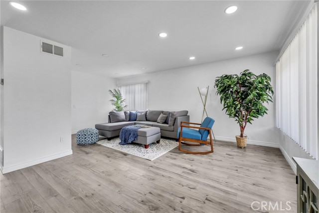 MLS #WS25224238 image #3