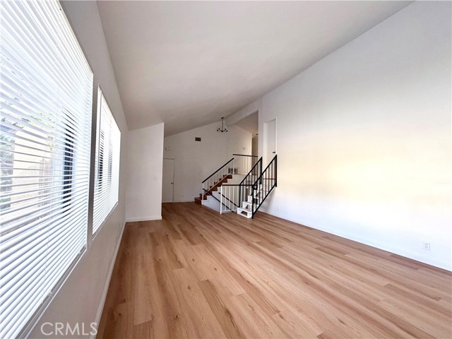 MLS #WS25224533 image #1