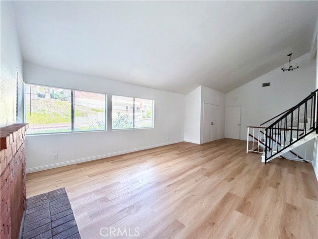 MLS #WS25224533 image #2