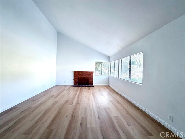 MLS #WS25224533 image #4