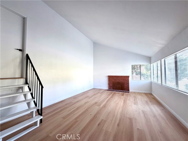 MLS #WS25224533 image #5