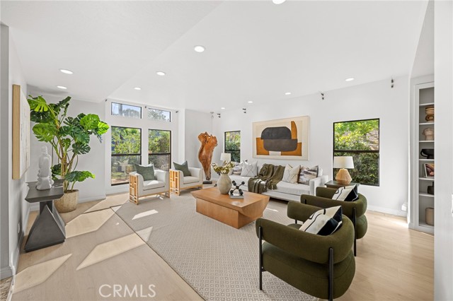 MLS #WS25224597 image #5