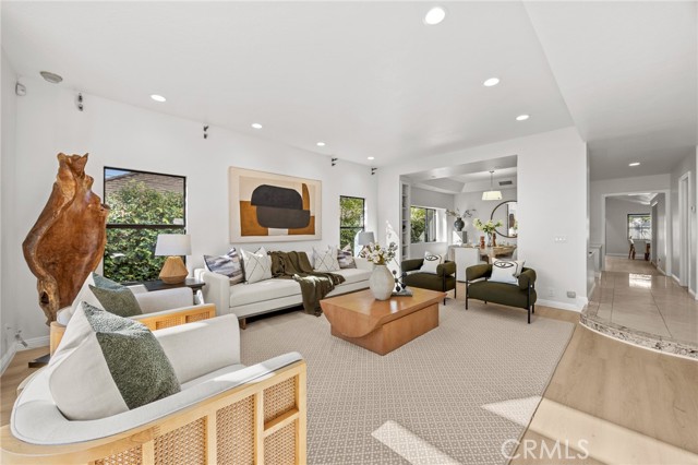 MLS #WS25224597 image #8