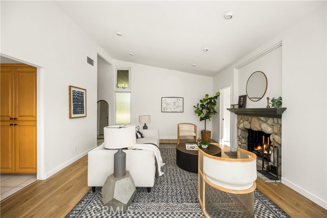 MLS #WS25225473 image #5