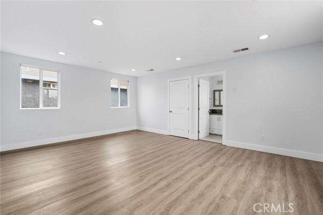 MLS #WS25226167 image #10