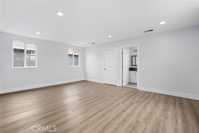 MLS #WS25226167 image #12