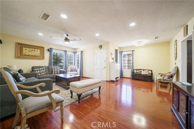 MLS #WS25231016 image #2